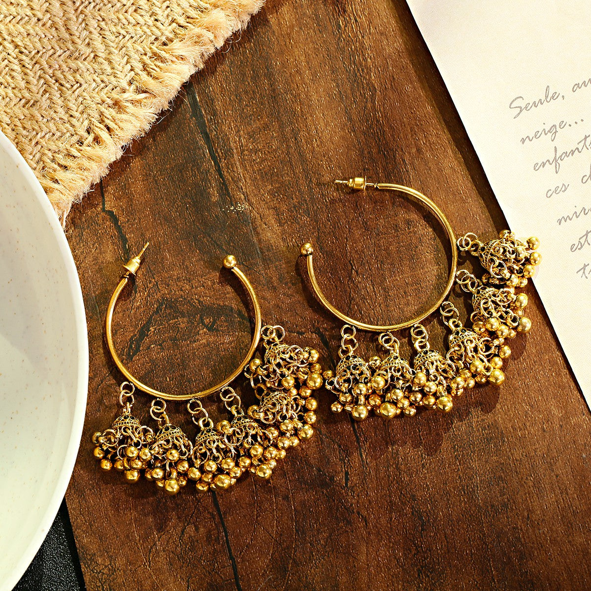 VAKKERT OG UNIKT HÅNDLAGET ØREPYNT