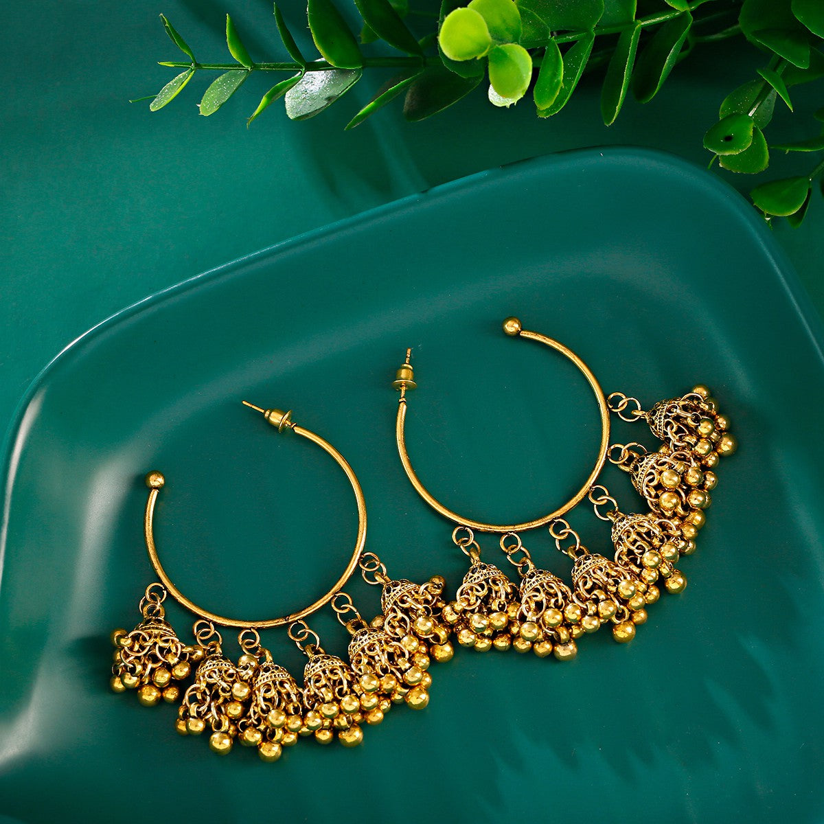 VAKKERT OG UNIKT HÅNDLAGET ØREPYNT