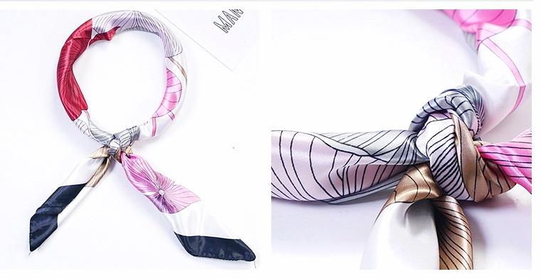 Tørkle Lotus print i Satin Silk feel Hvit | Youtrend