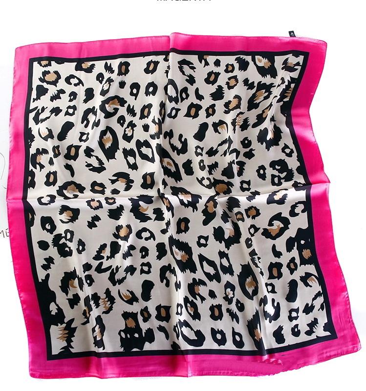 Tørkle Leopard print i Satin Silk Pink | Youtrend