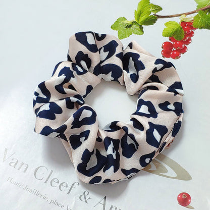 Hårstrikk Scrunchies Flanell Leopard