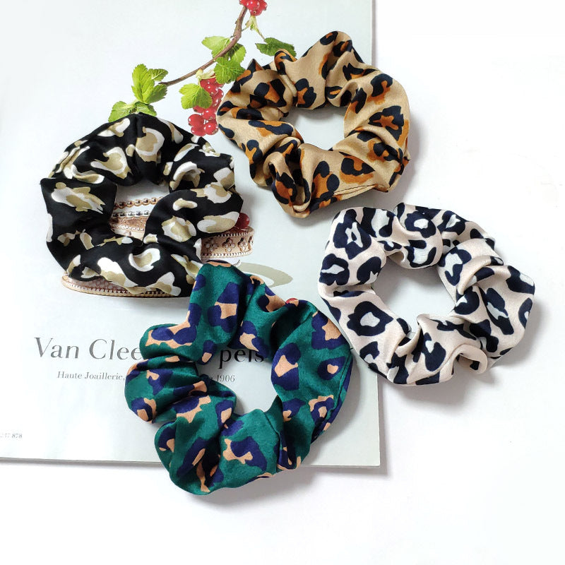 Hårstrikk Scrunchies Flanell Leopard