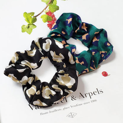 Hårstrikk Scrunchies Flanell Leopard