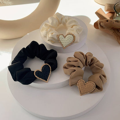 SCRUNCHIES MED HJERTEPYNT