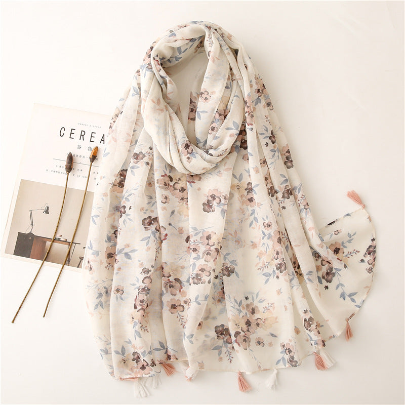 HVIT BLOMSTERET SKJERF I POLYESTER
