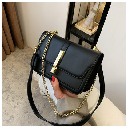 VESKE SVART MED GULLFARGET DETALJER