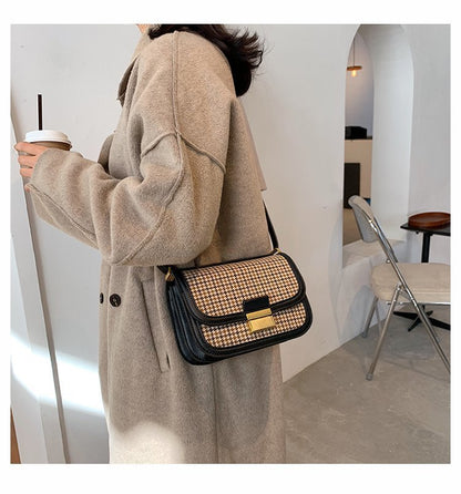 Skulderveske i rutemønster