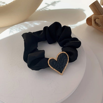 SCRUNCHIES MED HJERTEPYNT