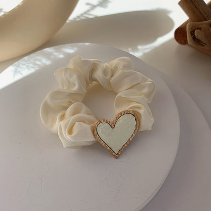 SCRUNCHIES MED HJERTEPYNT