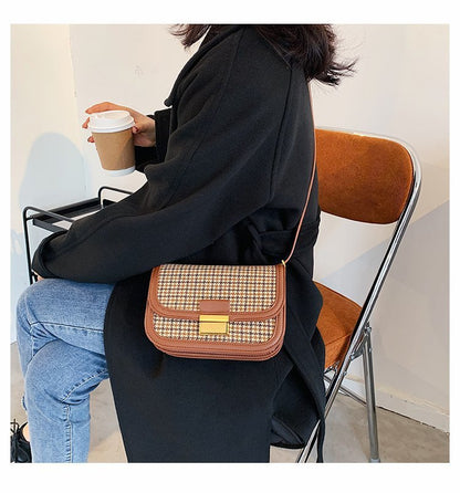 Skulderveske i rutemønster