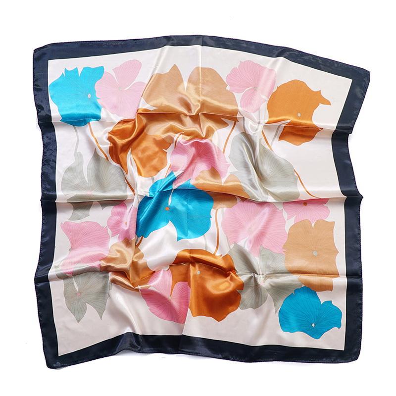 Tørkle Lotus print i Satin Silk feel Rosa | Youtrend