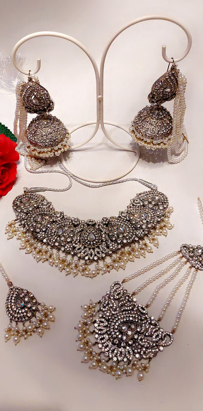 HÅNDLAGET ZIRKON SMYKKESETT