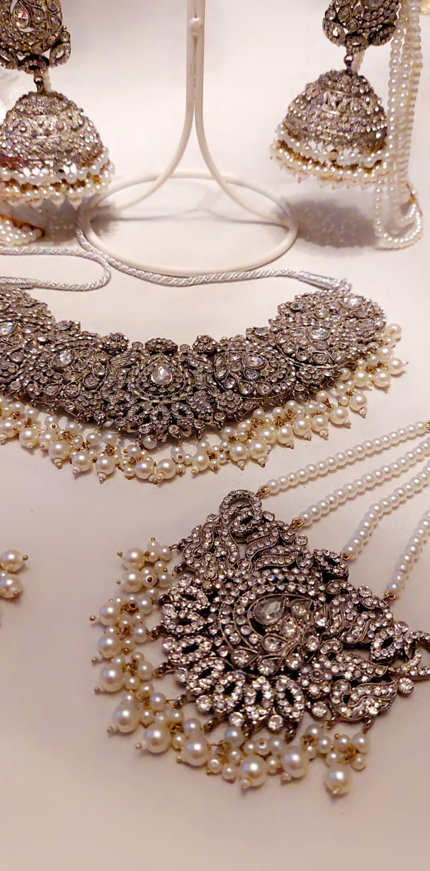 HÅNDLAGET ZIRKON SMYKKESETT