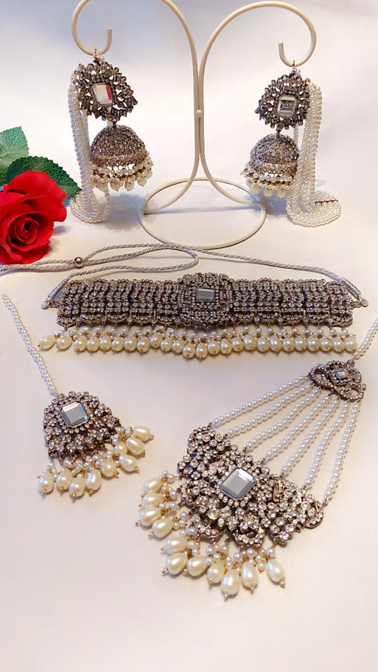 HÅNDLAGET EKSKLUSIV SMYKKESETT